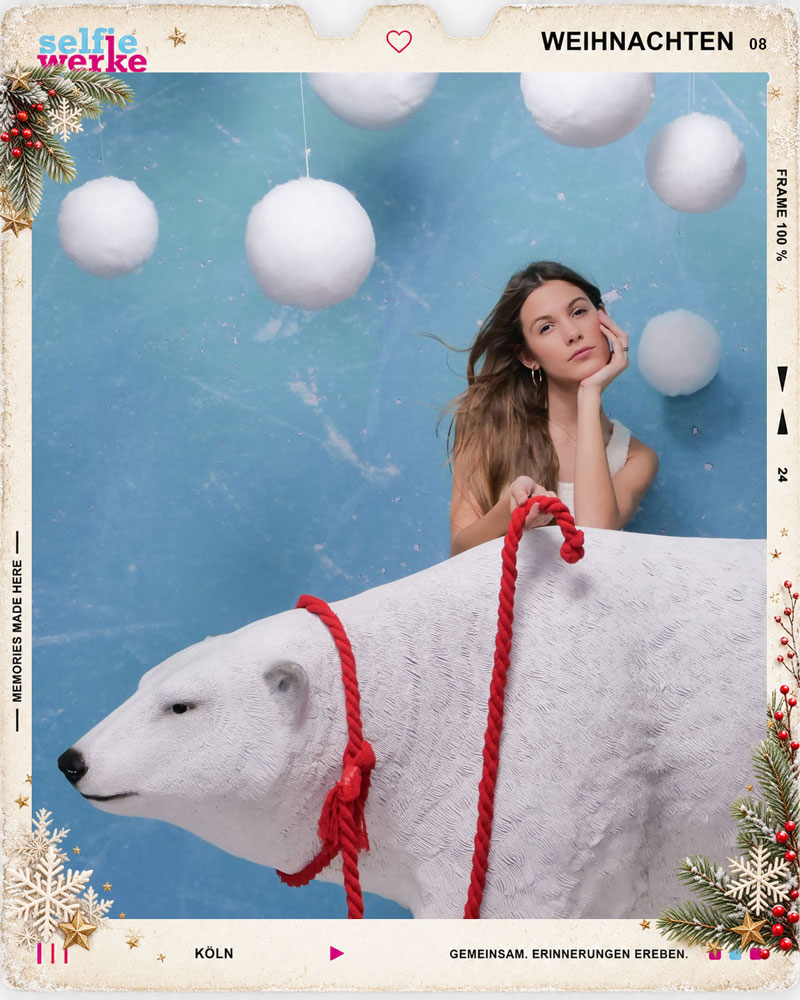 Winterliche Fotokulisse mit Eisbär im Selfie Studio Köln